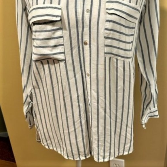 Zara Basic Blue and White Button Up Shirt - Picture 2 of 3